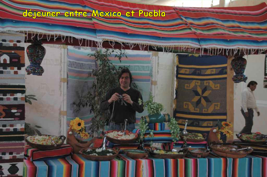 1550_dejeuner_entre_Mexico_et_Puebla.JPG