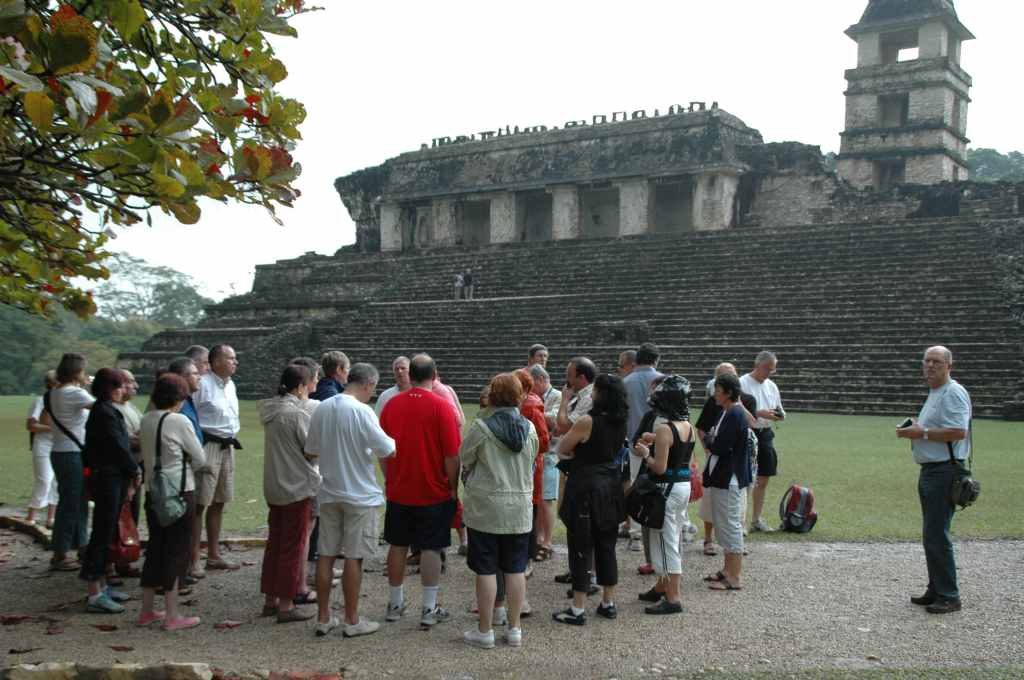 5800_Palenque,_site_Maya.JPG